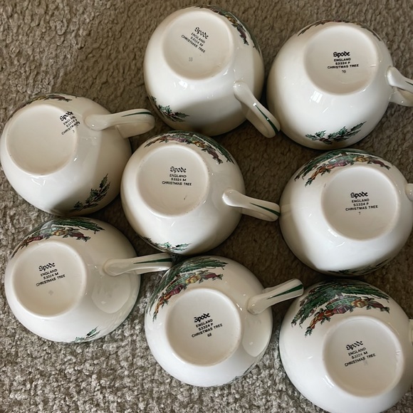 Spode Christmas Tree Tea Cups and Saucers (8) - Picture 6 of 7